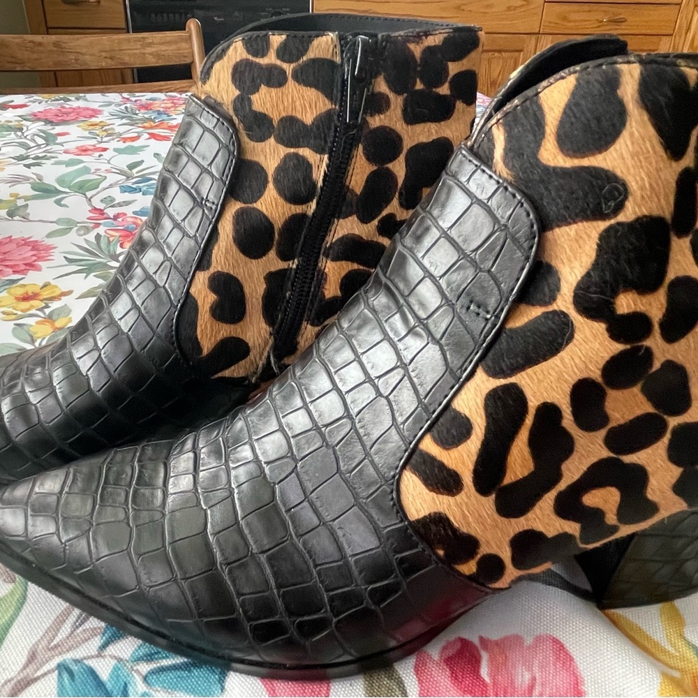 Vaneli I Leopard and Black Croc-Embossed Ankle Boots with Fur Size 9